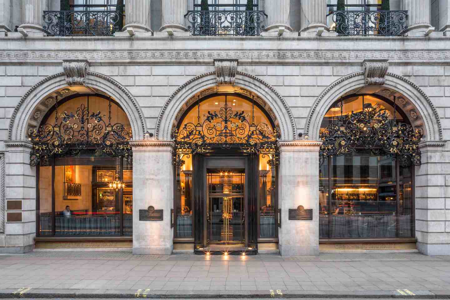 london-the-wolseley-uk-stephenvarady-interiortraveller